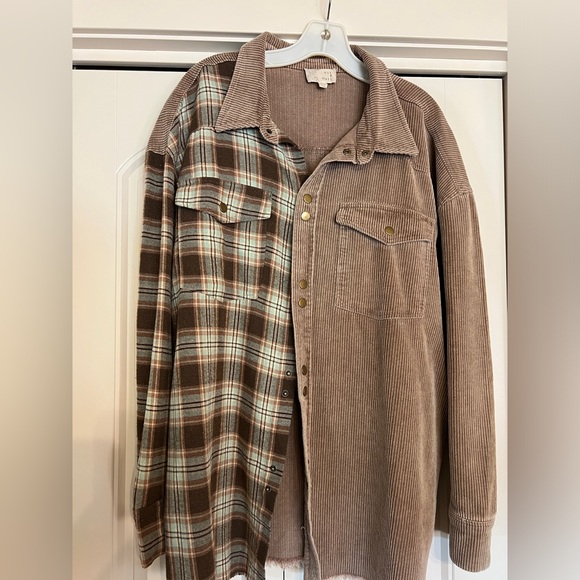Oli & Hali Tops - Oli & Hali corduroy flannel shacket size M